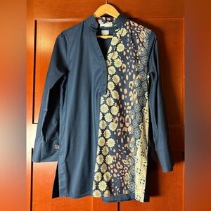 Chico's Navy and Tan Floral 50/50 Tunic Top Size Small